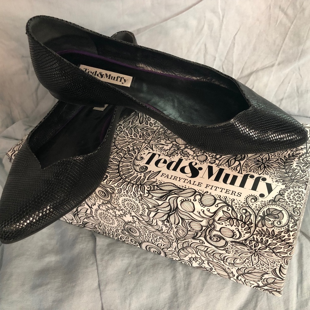 NEW Ted & Muffy Glimmer Black Leather Flats